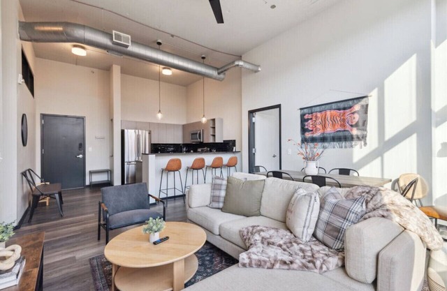 3BR, Gym, Game Room, Rooftop | Urban Haven