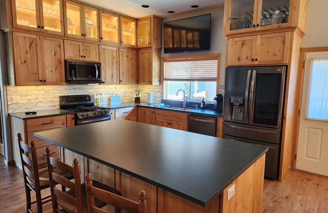3BR Home in the Heart of Oregon's Outdoor Paradise