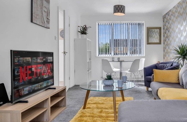 3BR Home in West Bromwich| Garden & Free Parking