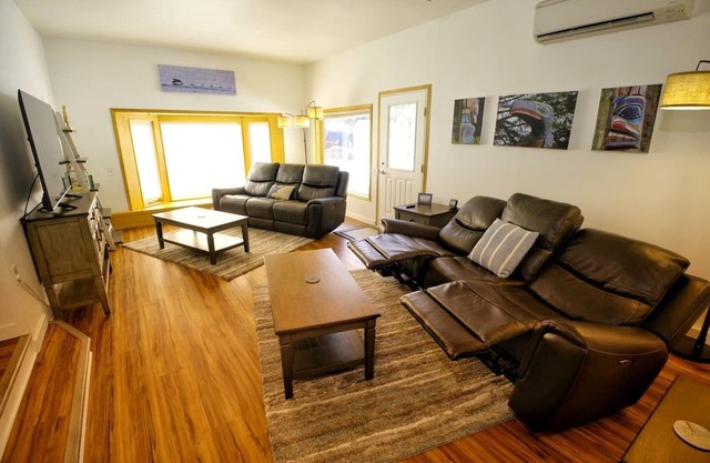3BR - King Beds & bunk beds - Free Tram Tickets