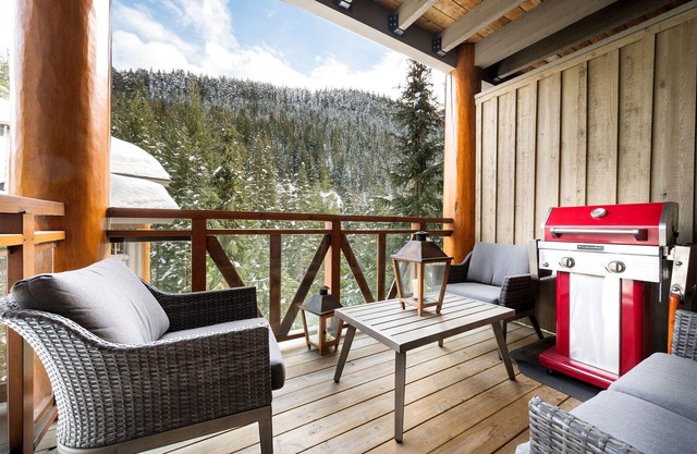 3BR | Luxury | Hot Tub | Ski-in/Ski-Out | Garage + Village Parking