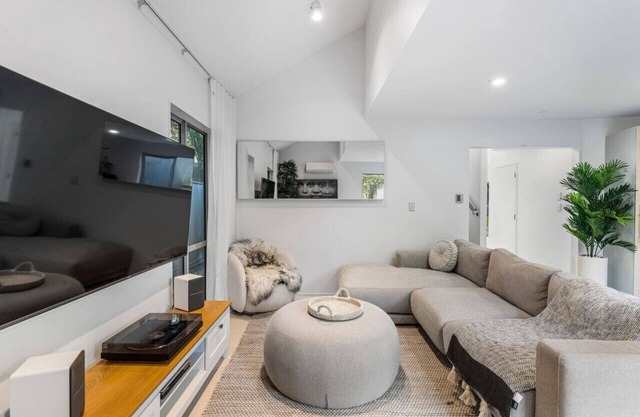 3BR Modern Elegance Near Beaches