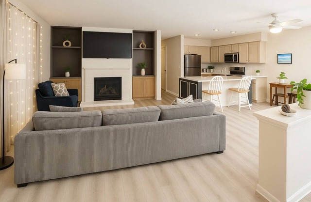 3BR Townhome near Downtown Naperville River Trail Access + EV Charger