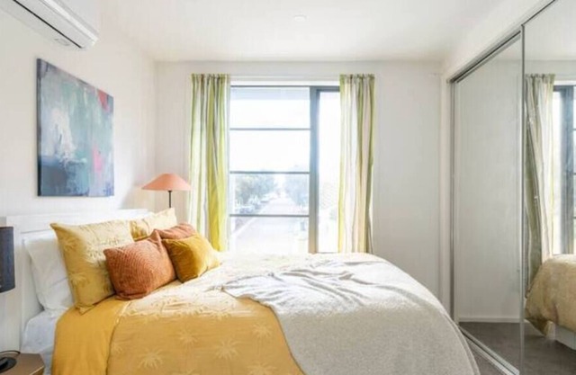 3BR townhouse in Latrobe uni