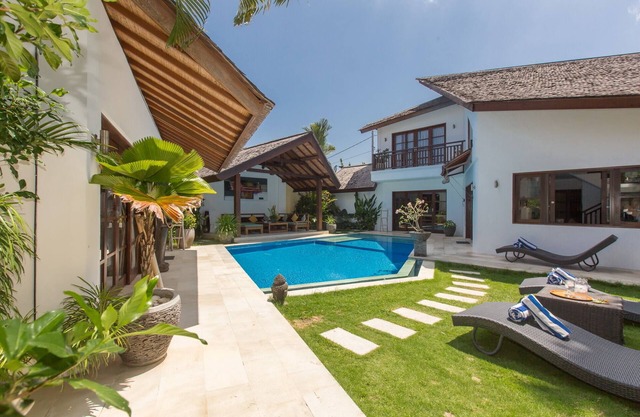 3BR Villa Located In The HEART Of Seminyak! 5Min Drive To Kuta Beach! W/Pool!