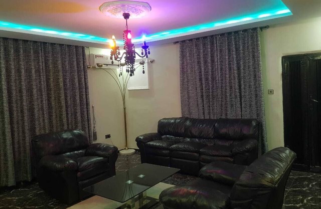 3JD Lavishly Furnished 2-bed Apartment. Fully Air-conditioned, 4kva Inverter