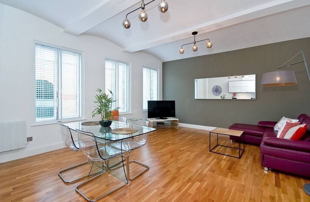 3M sleeps 4 converted Warehouse Clerkenwell