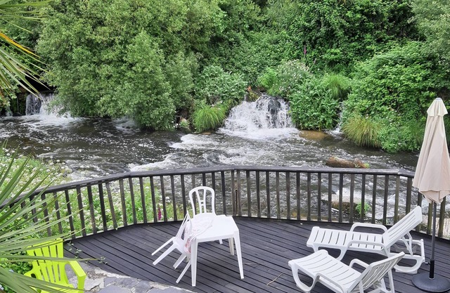 3º Dream corner by waterfalls - air cond, pool, free parking - 20 min to Oporto