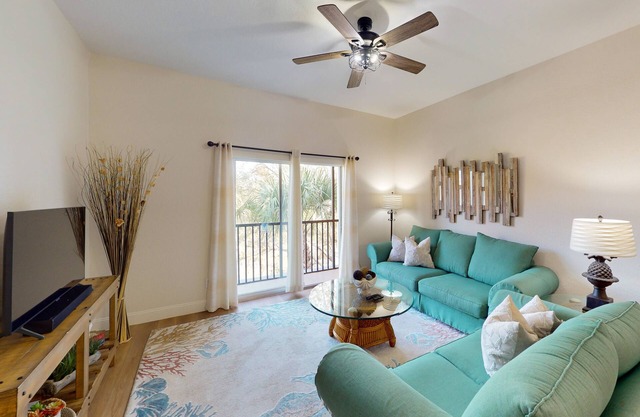 3rd floor condo w/sauna, tennis/basketball courts, near theme parks, pools