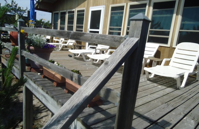 3rd house from the ocean, great ocean breeze and views, quietest block in OBP