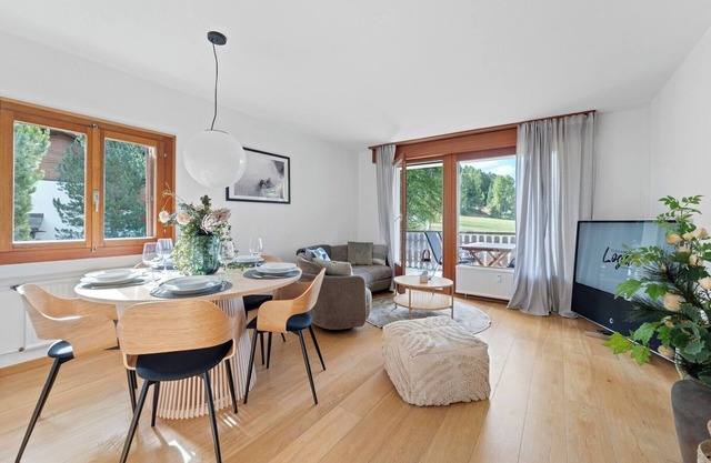 4 1/2 - room apartment on the first floor, entrance with small wardrobe, living