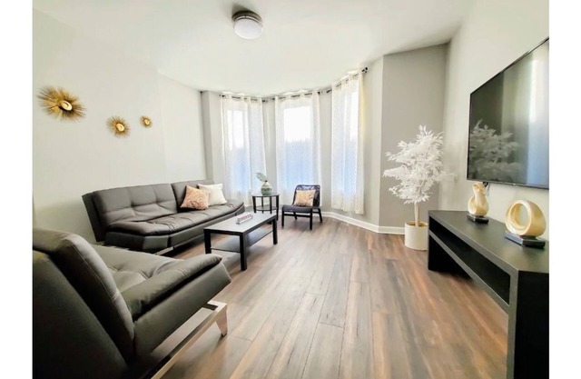 4 #1S - 4 Bedroom/1.5 Bath Condo near McCormick Place, Wintrust Arena