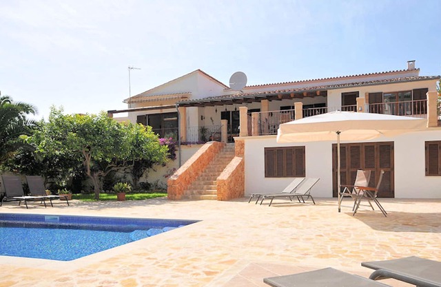 4/5 Bedroom, 2/3 Bathroom Villa With Sea Views And Swimming Pool. ETV/4666