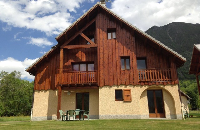 4/6 person duplex apartment in chalet, balcony, swimming pool