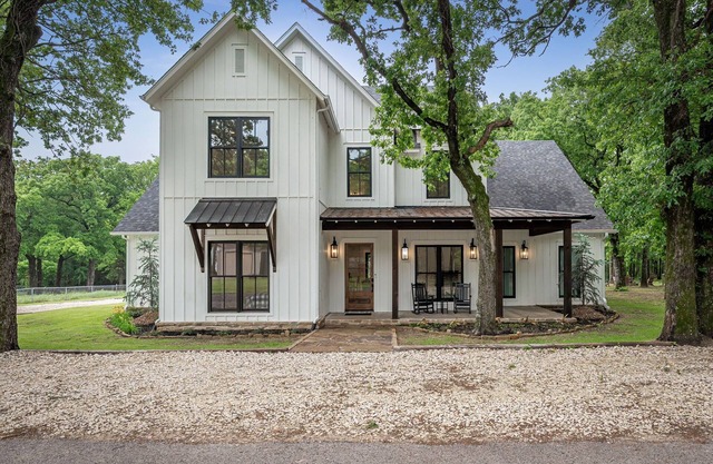 4,750 Sq. Ft. Texoma Luxury Home w/Hot Tub