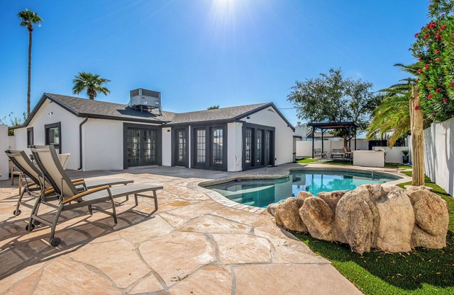 4 Bd Old Town Scottsdale Home with Sparkling Pool