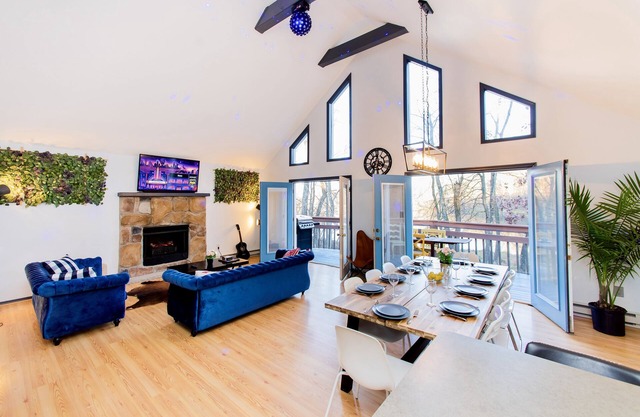 4 BD Stylish Cottage W Private Pool & hot-tub by RedAwning