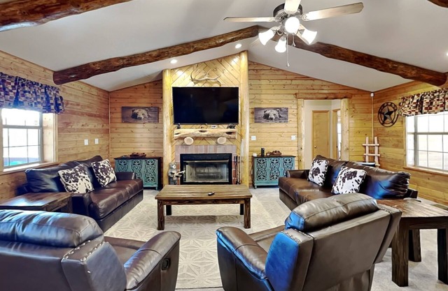 4 Bears 1 Cave | Wooded Views + Private Hot Tub!
