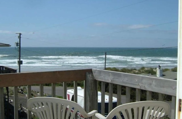 4 Bed, 2 Bath, Dog friendly, beach views- Sand Dollar Shores