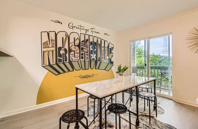 4 Bed, 2 Bedroom + POOL - Walk to Downtown & Germantown