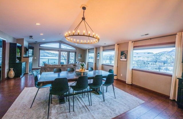 4 Bed, 3 Bath Riverfront Guesthouse, Mountain & River Views! Near Chelan