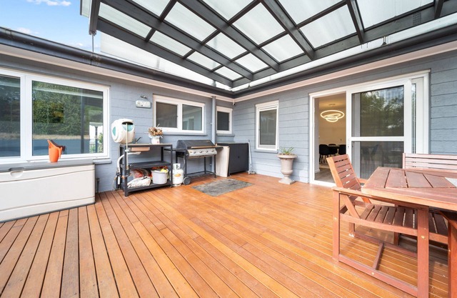 4-Bed Family Home with Spacious Backyard and BBQ