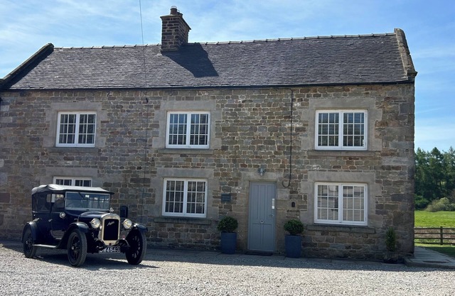 4 Bed Farmhouse Alton Towers Chatsworth Polar Bear