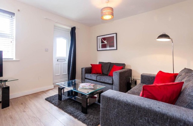 4 bed home, driveway parking ideally located in Latchford, Warrington - Executive St Marys House