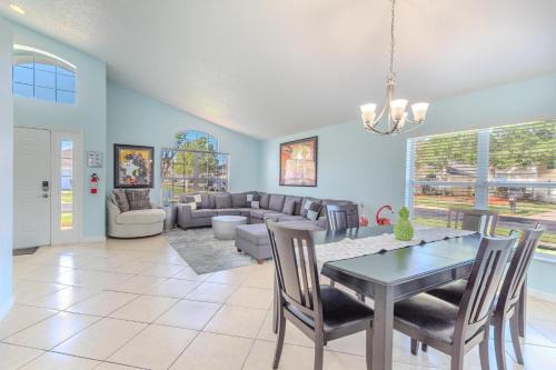 4-Bed Home Near Disney Private Pool