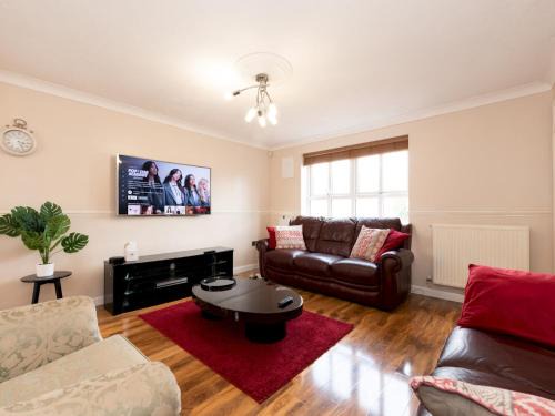4 Bed House in Greater London Parking Pass the Keys