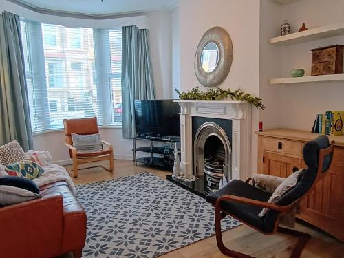 4 Bed house Sea Views Benji's by the beach