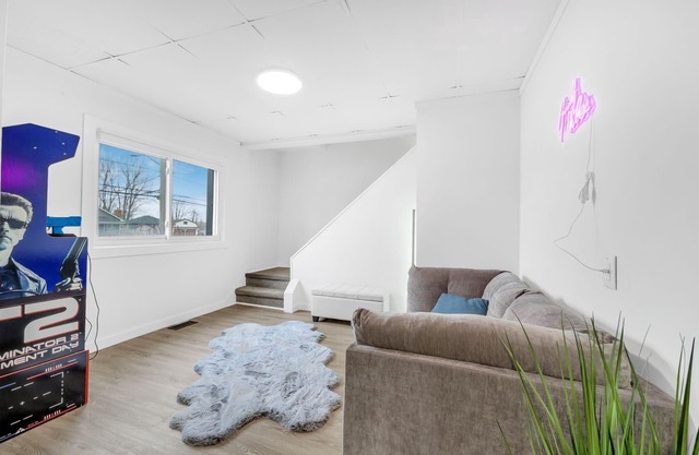 4 bed Lasalle getaway fully renovated