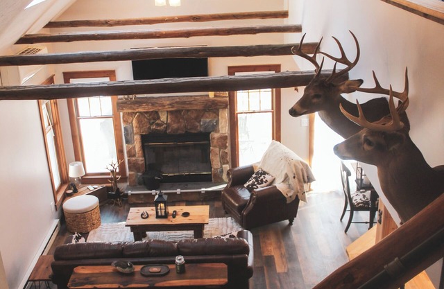 4 Bedroom, 2 Bath Getaway With Rustic Charm.