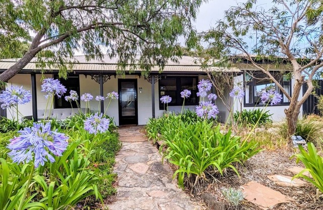 4 bedroom 2 Bathroom Aircon beach front Pet Friendly Kingscote/Brownlownwifi