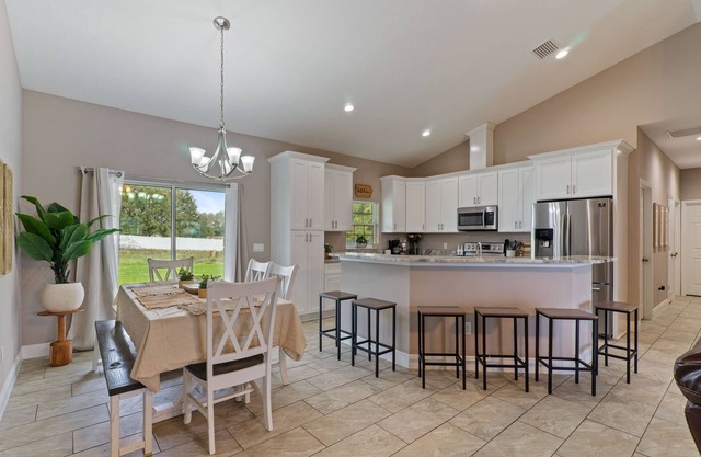 4-bedroom 2-bathroom charming house in Ocala with AC, WiFi. Enjoy your stay