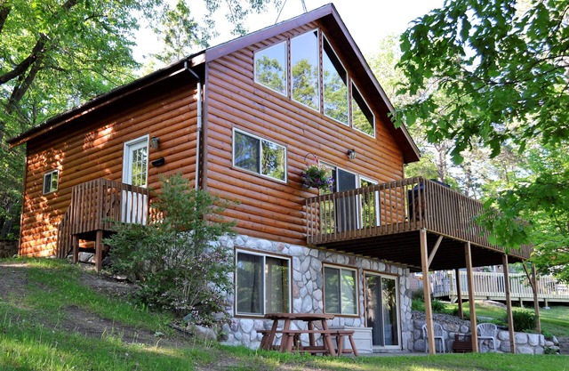 4 Bedroom 2BA Cabin on a Quiet Lake