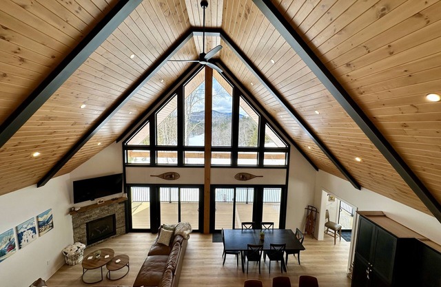4 Bedroom, 4 Bath New Luxury Mountain-Chic Retreat on a Golf Course Resort!