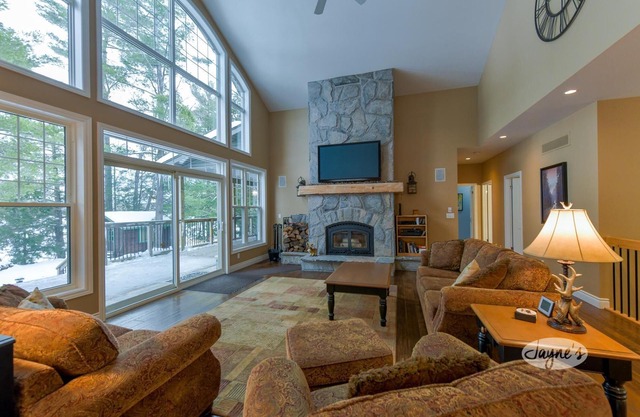 4 bedroom, 4 bath, Quiet Butterfly Lake! Port Carling! Cozy & Spacious!
