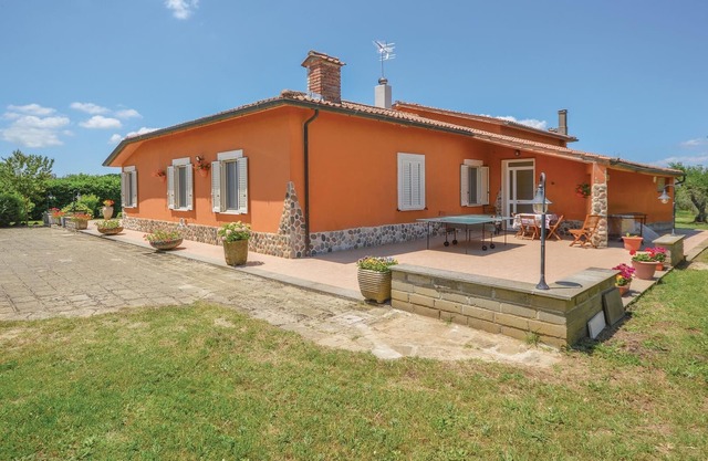 4 bedroom accommodation in Canale Monterano -RM-