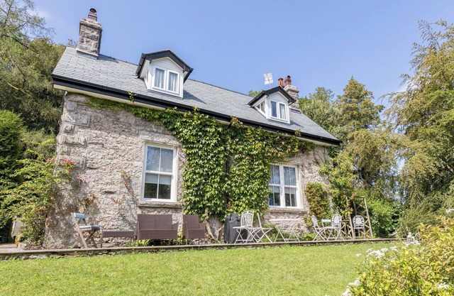 4 bedroom accommodation in Grange Over Sands