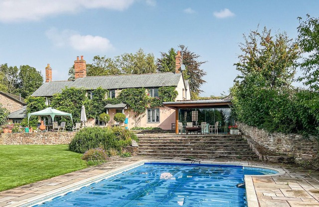 4 bedroom accommodation in Cheddon Fitzpaine, near Taunton