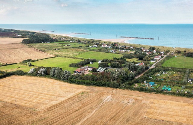 4 bedroom accommodation in Eccles on Sea