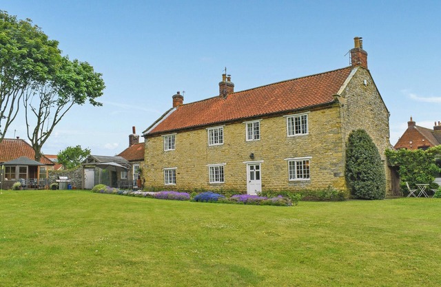 4 bedroom accommodation in Irton, near Cayton Bay