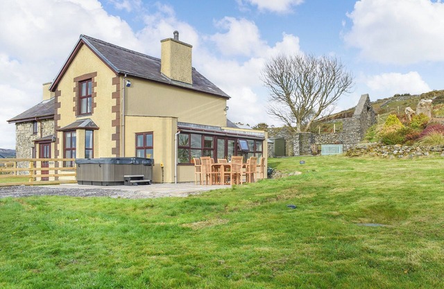 4 bedroom accommodation in Llanllyfni, near Beddgelert