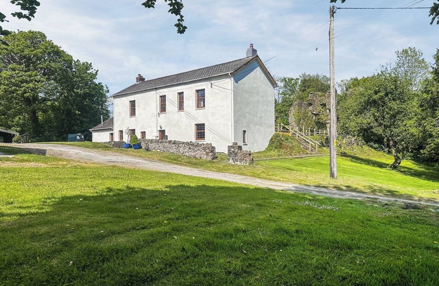 4 bedroom accommodation in Carmarthen