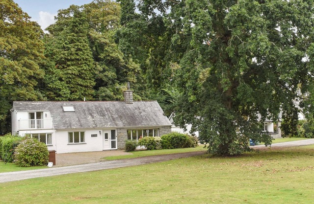 4 bedroom accommodation in Llanbedrog