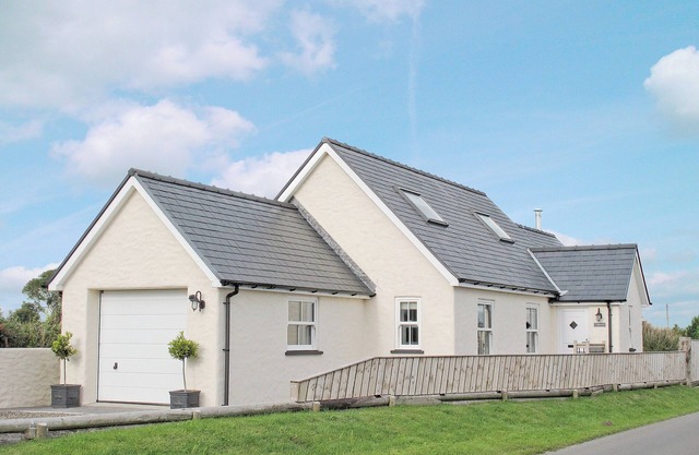 4 bedroom accommodation in Tavernspite