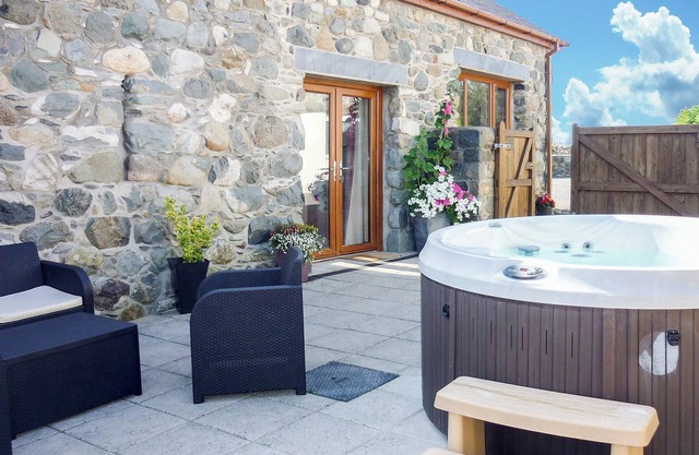 4 bedroom accommodation in Llandwrog, near Caernarfon