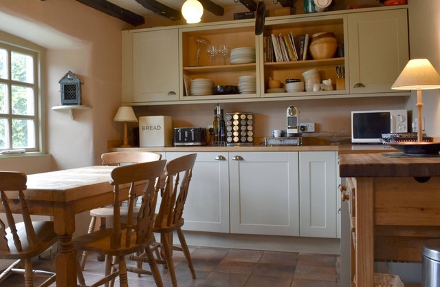 4 bedroom accommodation in Lowick Green, near Ulverston