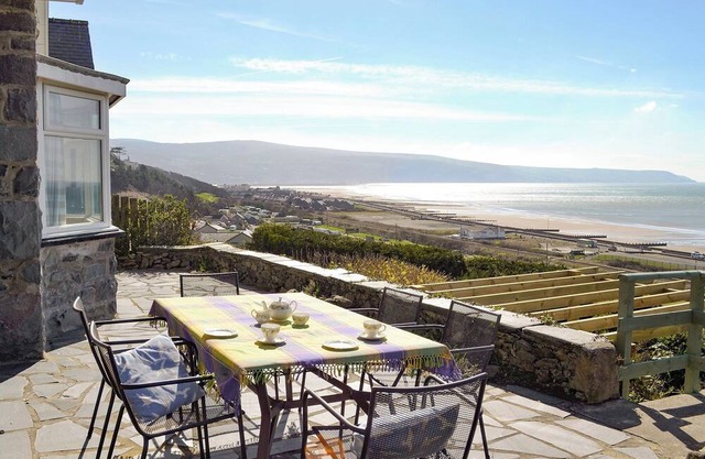 4 bedroom accommodation in Llanaber, near Barmouth